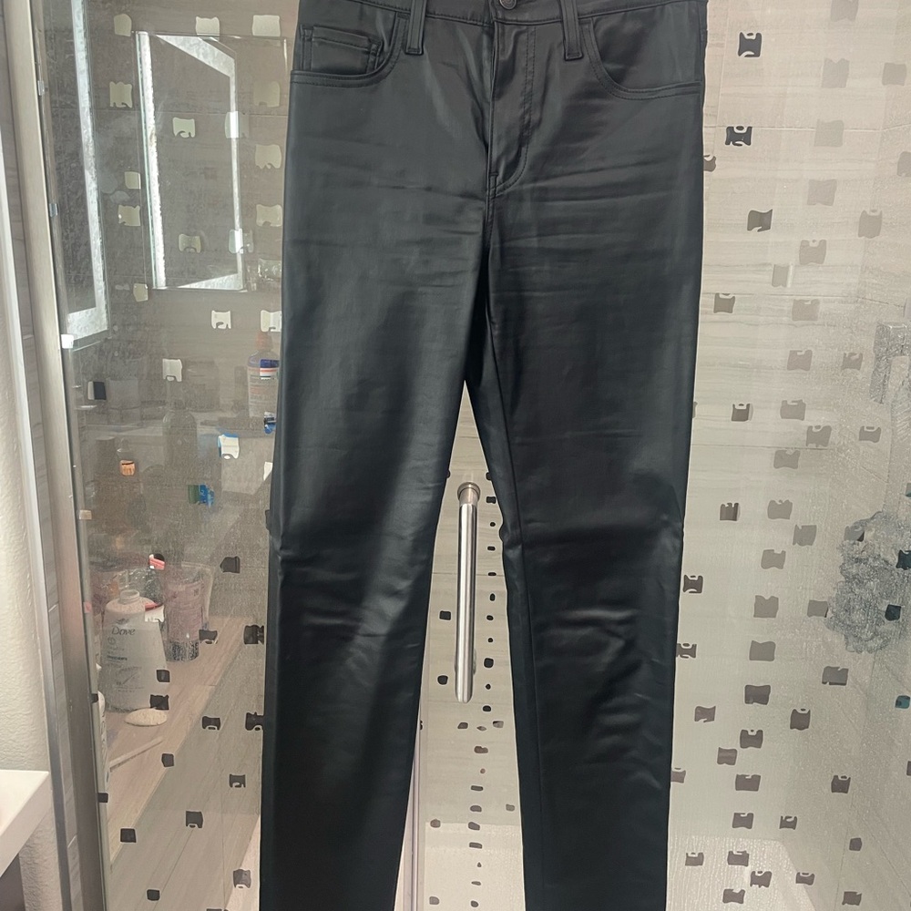 Levi Black Skinny Jeans with Smooth Texture